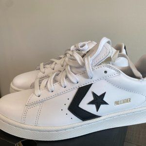 Converse Pro Leather UniSex Sneakers (women 7 / men 5.5)